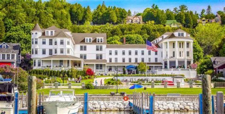 Are dogs allowed at the Grand Hotel on Mackinac Island?