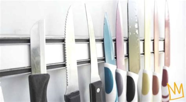 Are magnetic holders bad for knives?