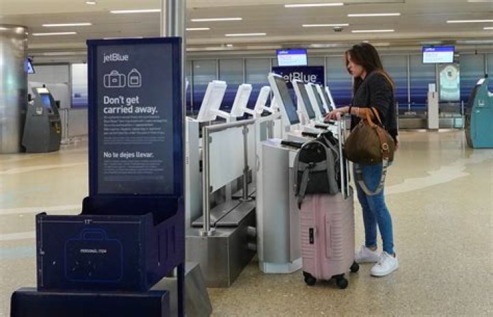 Are there charging outlets on JetBlue?