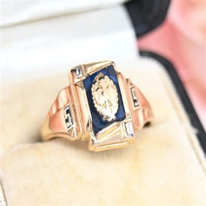 Can Josten class rings be resized?