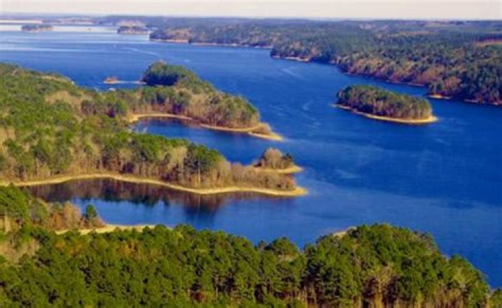 Can you camp on islands on DeGray Lake?