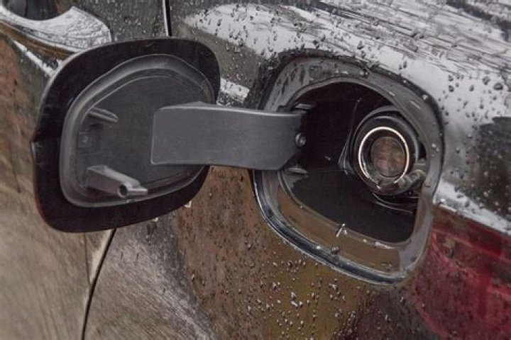 Can you drive with a bad fuel filler neck?