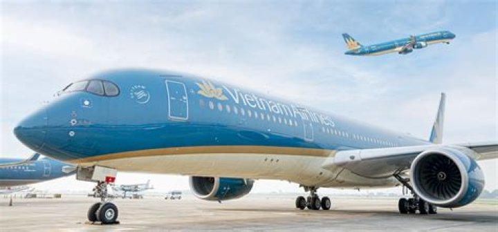 Can you fly from Ho Chi Minh to Siem Reap?
