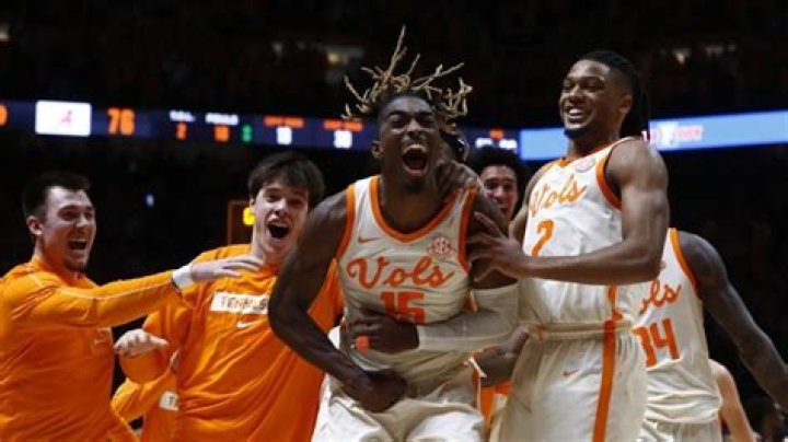 Can you give me the top 25 in college basketball?