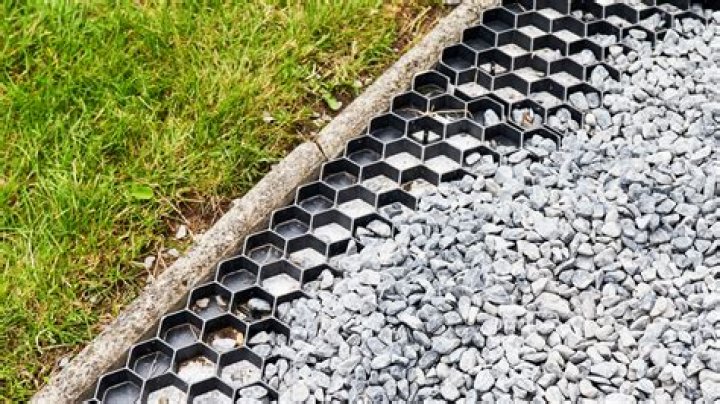 Can you lay gravel grids on soil?