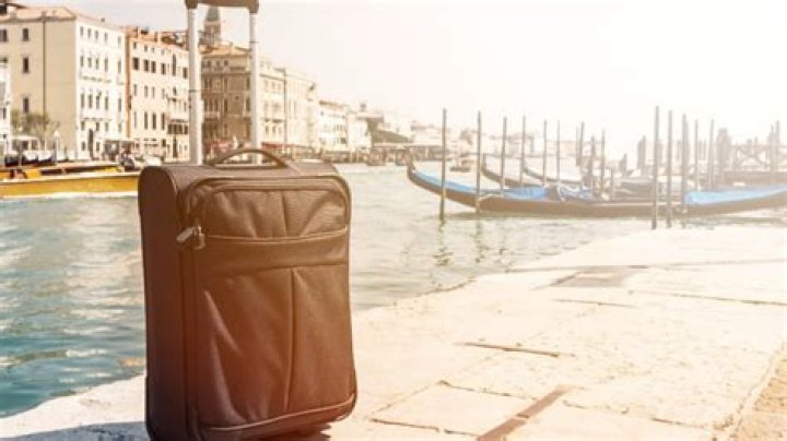 Can you leave luggage in Venice?
