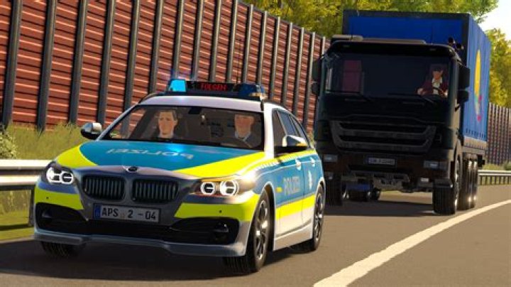 Can you play Autobahn Police Simulator 2 online?