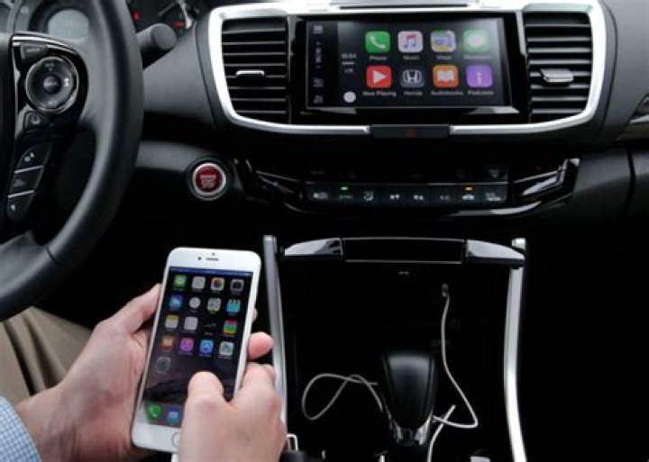 Can you play music through Bluetooth in a 2011 Hyundai Sonata?