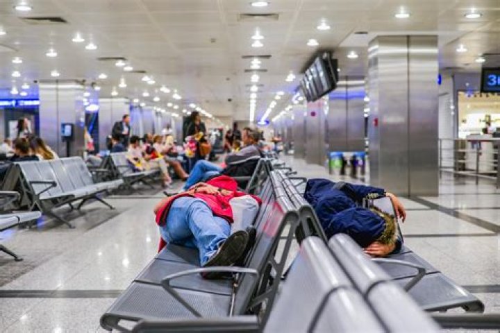 Can you sleep in SJO airport?