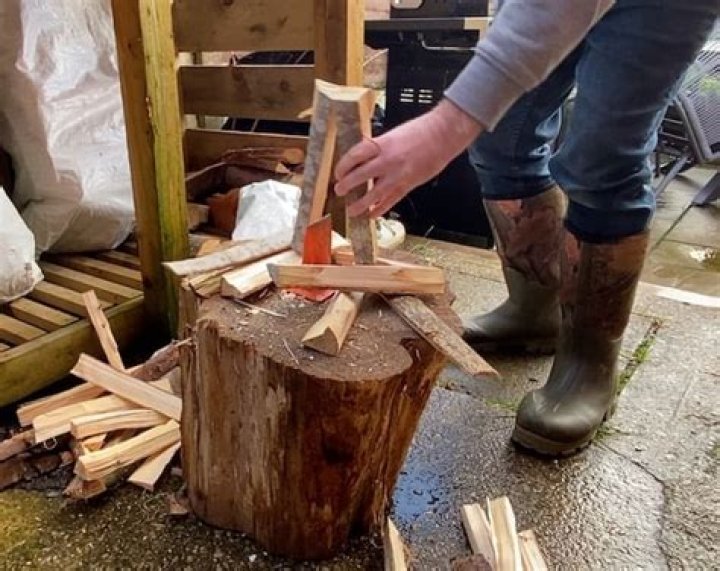 Can you use a log splitter to make kindling?