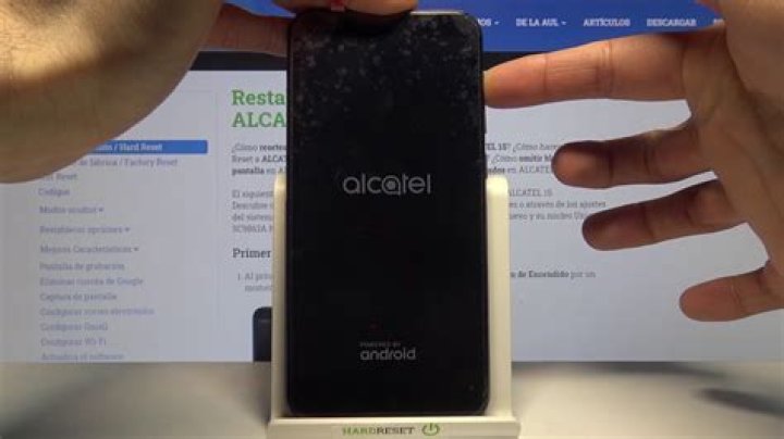 Como resetear un movil Alcatel?