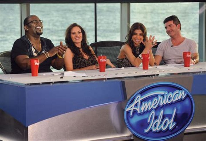 Did American Idol have two hosts?