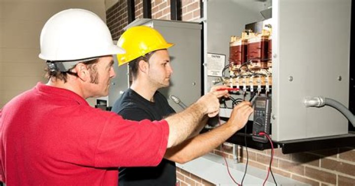 Do electrician helpers make good money?