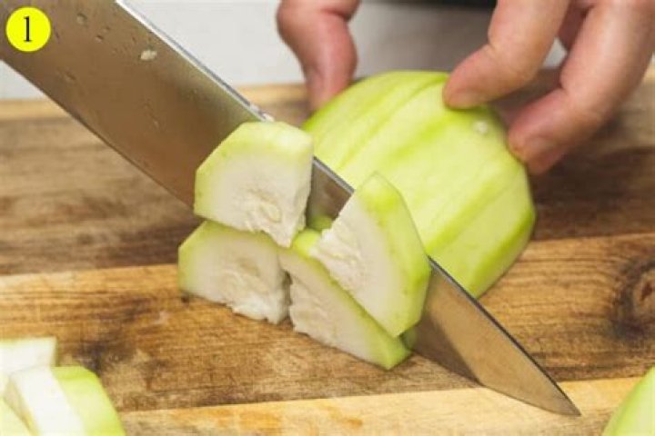Do I need to remove the seeds of upo?