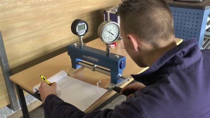 Do manometers need to be calibrated?