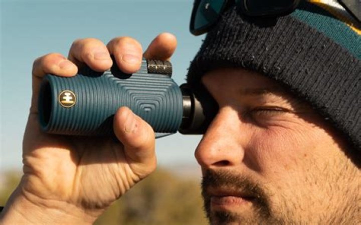 Do monoculars zoom?