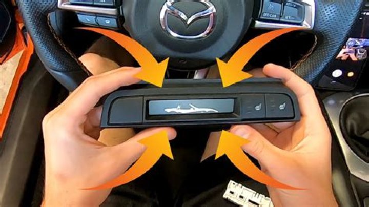 Do Na mx5 have airbags?