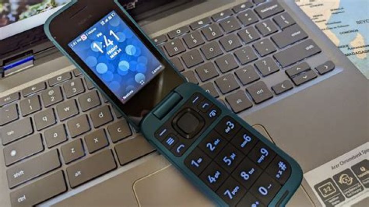 Do smartphones have a GPS chip?