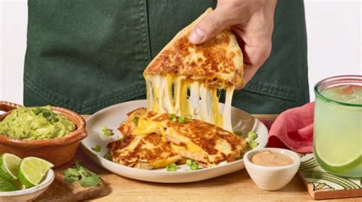Does a Chipotle chicken quesadilla have cheese?