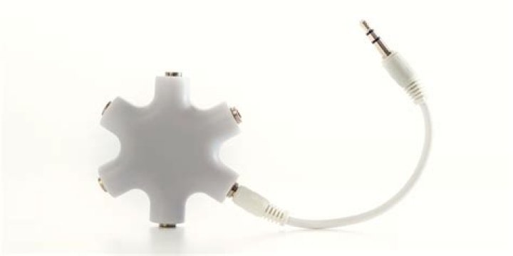 Does a headphone splitter work both ways?