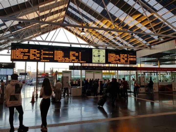Does Alicante have a train station?