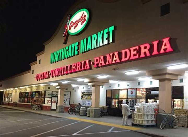 Does Breckenridge have grocery stores?