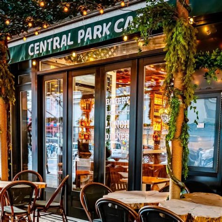 Does Central Park have a restaurant?