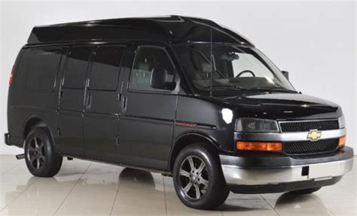 Does Chevy still make a full size van?