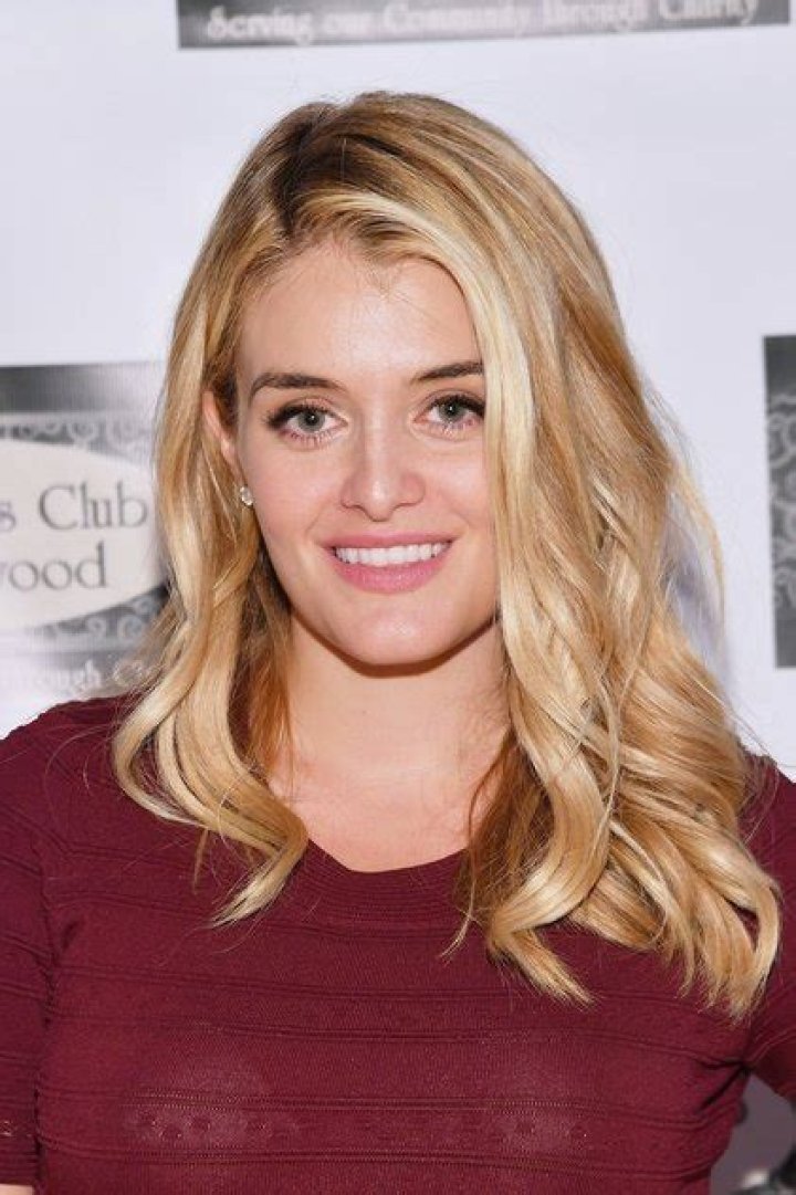 Does Daphne Oz have a TV show?