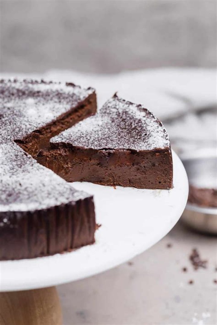 Does flourless chocolate cake contain dairy?