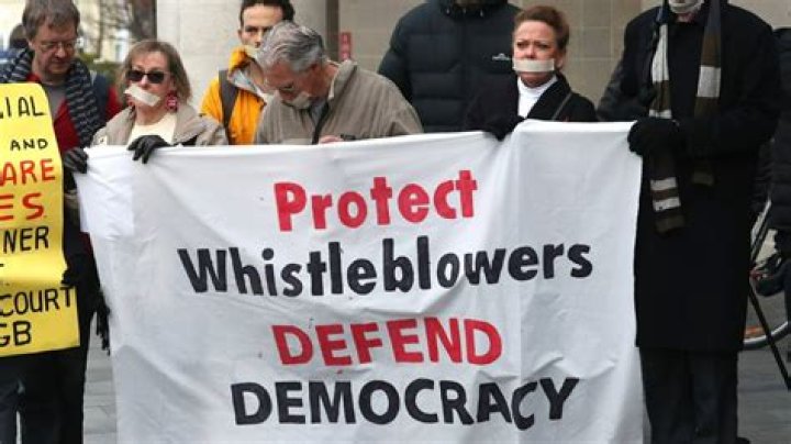 Does Illinois have a whistleblower law?