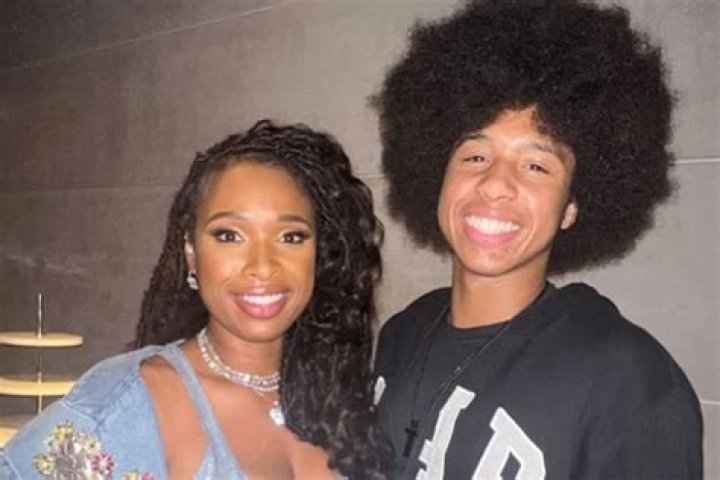 Does Jennifer Hudson have a Christmas CD?