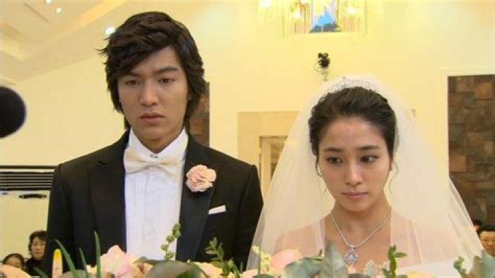 Does Jun Pyo marry Jae-Kyung?
