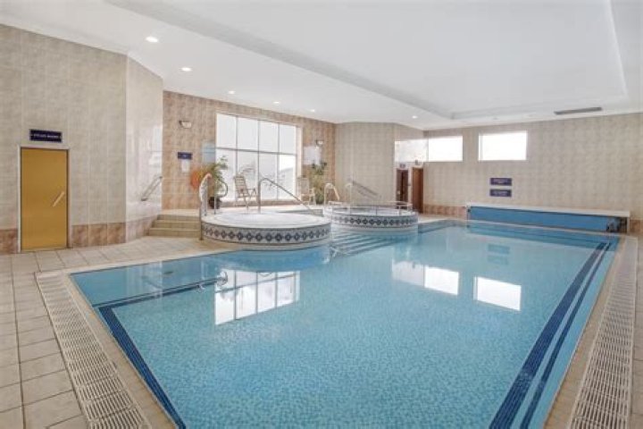 Does Jurys Inn have a pool?