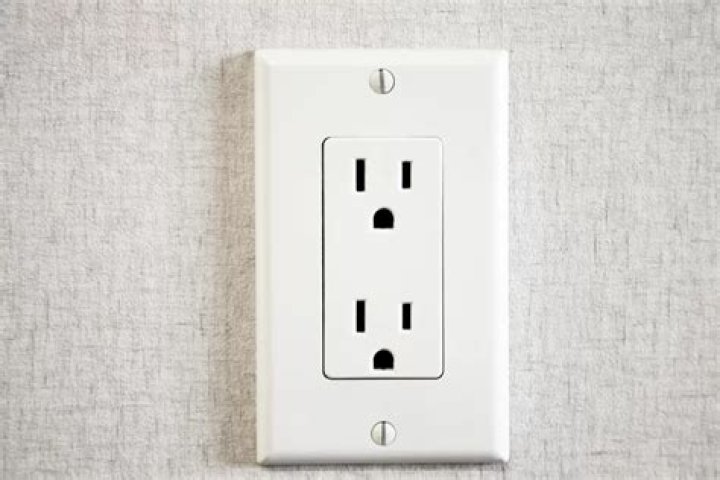 Does Mexico use 110v or 220v?