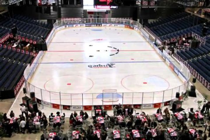 Does MIT have an Ice rink?