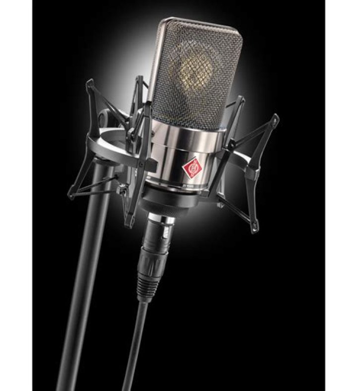 Does Neumann TLM 103 need phantom power?