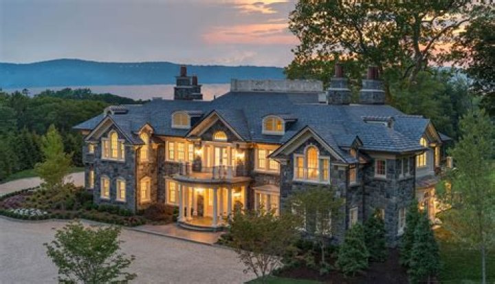 Does New York have mansions?