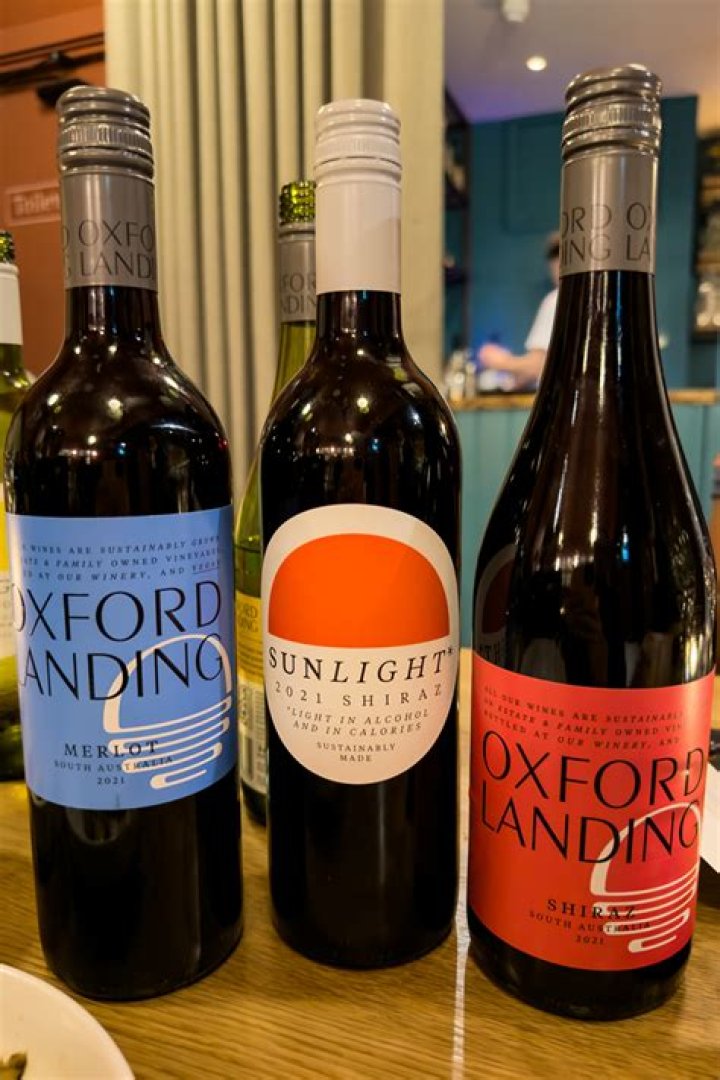 Does Oxford Exchange serve alcohol?