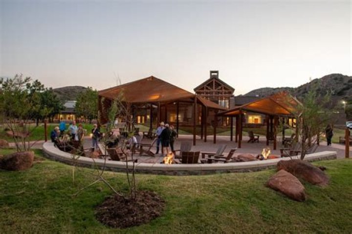 Does Stone Mountain State Park have cabins?