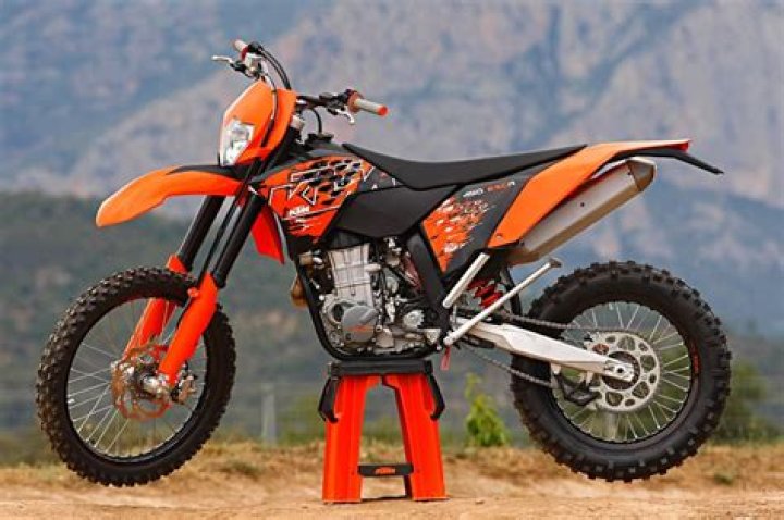 DOES THE 2008 KTM 450 EXC have electric start?
