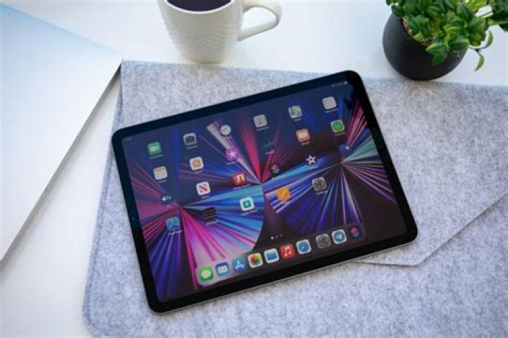 Does the iPad Air have a headphone jack?