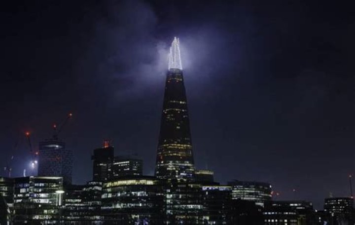Does the Shard light up at night?