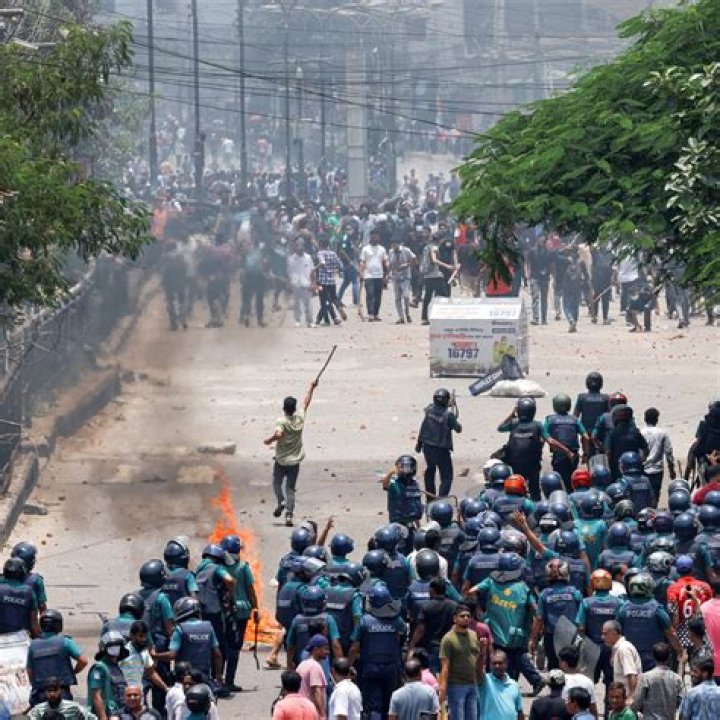 How can I become a naval officer in Bangladesh?
