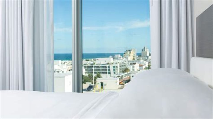 How close is Hyatt Regency Miami to the beach?