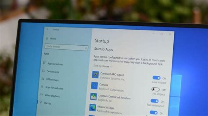 How do I change the picture on my startup screen Windows 8?