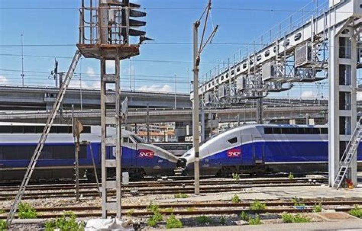 How do I get from Charles de Gaulle to Montparnasse?