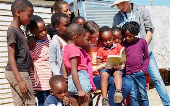 How do I get funding for volunteering?