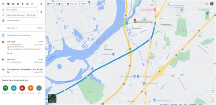 How do I set the zoom level to show all the markers on Google Maps?
