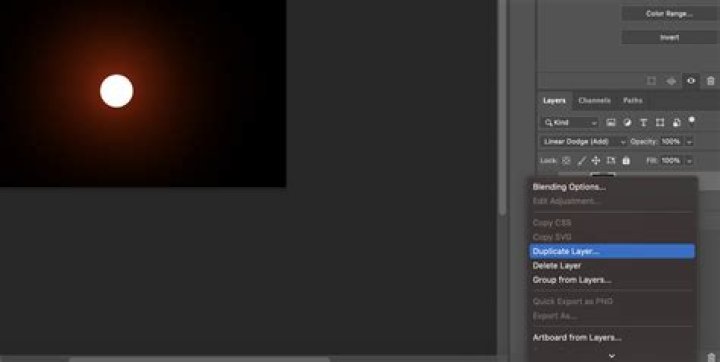 How do you add a glow to an object in Photoshop?